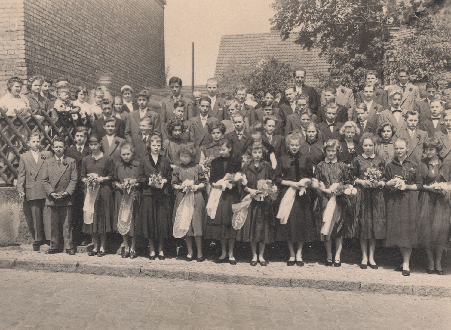 Konfirmation, Dritte von rechts.